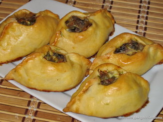 Открытые пирожки с сыром и зеленью