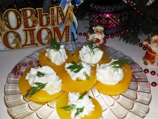 Персики с сыром "Фета" и чесноком
