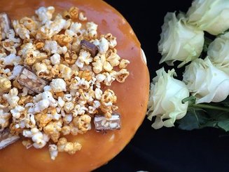   Шоколадный торт с малиновым и лимонным кремом