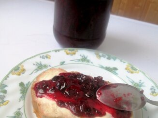 Сырое варенье из черной смородины