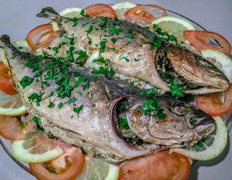 Рыба в сметанном соусе запеченная в духовке