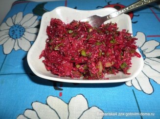 Салат из свёклы, яблок и сельдерея