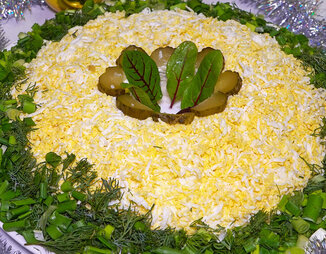 Салат праздничный с языком и солеными огурцами