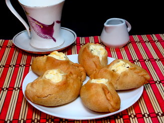 Открытые пирожки с сыром и зеленью