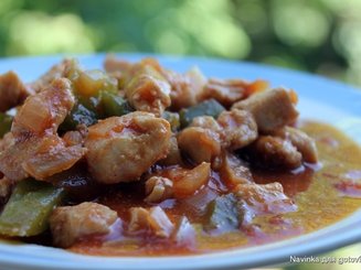 Гуляш из куриного филе