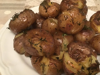 Картофель запечёный с розмарином и чесноком