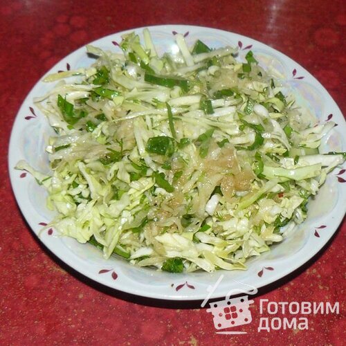 Салат из молодой капусты