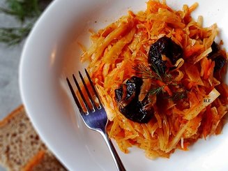 Капуста с черносливом
