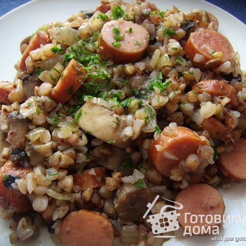 Гречка с сосисками и грибами