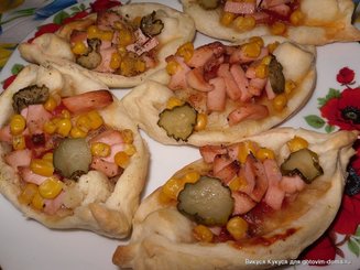 Хрустящие мини-пиццы с беконом и брокколи