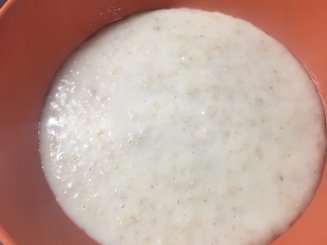 Овсяная каша со свежим шпинатом и сыром