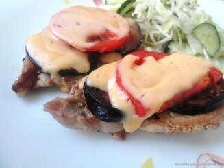 Отбивные с баклажаном и сыром