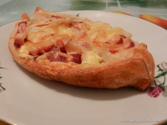 Хрустящие мини-пиццы с беконом и брокколи