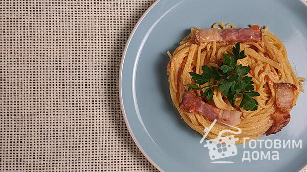 Паста с сыром фета, помидорами черри и беконом фото к рецепту 6