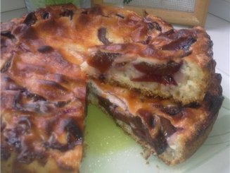 Сливовый пирог (из творожного теста со сметанной заливкой)