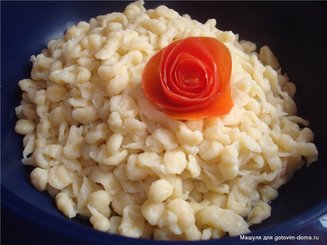 Шпецле с шампиньонами и беконом