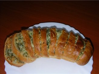 Запеченный батон с сыром и чесноком
