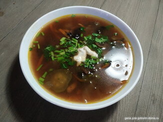 Солянка с кальмаром