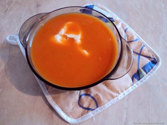 Суп-пюре с консервированной фасолью и томатами