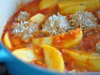 Юварлакя коккинисто (тефтели в соусе)