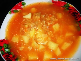 Густой суп из перловой крупы и квашеной капусты