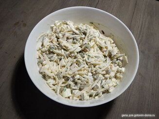 Салат из редиса с сыром и яйцами