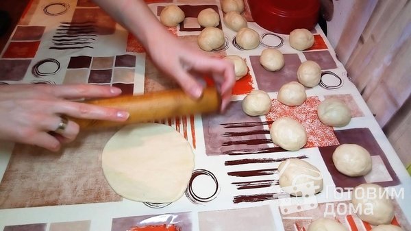 Цветок из сдобного дрожжевого теста фото к рецепту 2