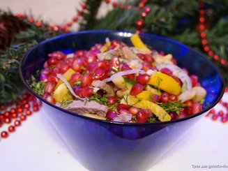 Мясной салат с гранатом и орехами