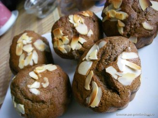 Шоколадные маффины с белым шоколадом и миндалем