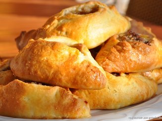 Расстегаи с капустой и яйцами