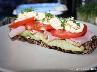 Smørrebrød - Бутерброд с ветчиной и яичным салатом
