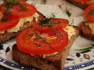 Потапцы с помидорами