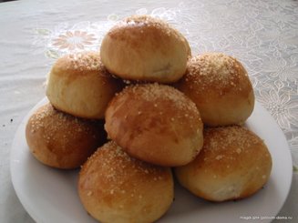Булочки с наполнителем и посыпкой