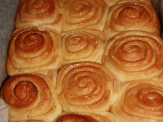 Сахарные булочки с медовой глазурью "Roulé au miel"