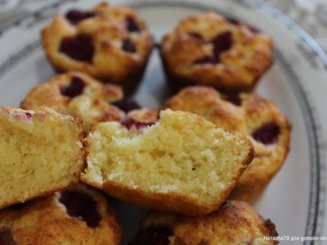 Творожные маффины с кокосом и малиной
