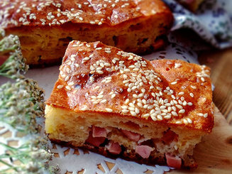 Заливной пирог с колбасой и сыром