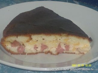 Заливной пирог с колбасой и сыром