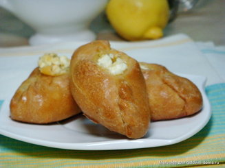 Открытые пирожки с сыром и зеленью