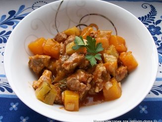 Мясное рагу с тыквой и цуккини