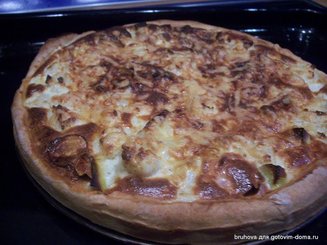 Киш с цветной капустой, пореем и копчёной грудинкой