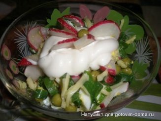 Салат из редиса с сыром и яйцами