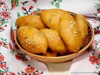 Открытые пирожки с сыром и зеленью