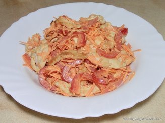 Салат с курицей, перцем и морковью