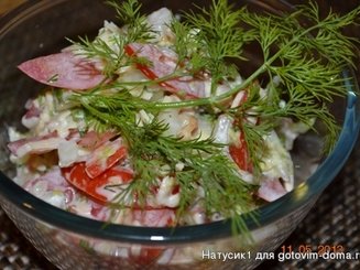 Салат из пекинской капусты с помидорами