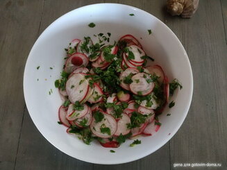 Салат из редиса с огурцами