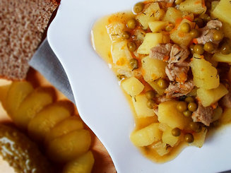 Мясное рагу, которое готовится само по себе
