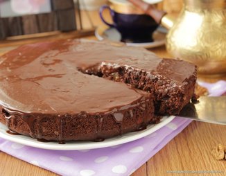 Шоколадно-ореховый пирог с грушами