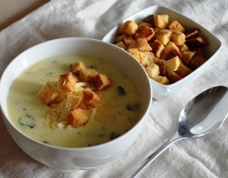 Сливочный кабачковый крем-суп с сыром и окороком