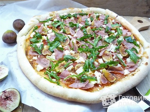 Пицца с ветчиной, инжиром и козьим сыром фото к рецепту 16