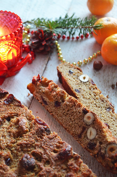 Рождественский хлеб с клюквой и орехами фото к рецепту 4